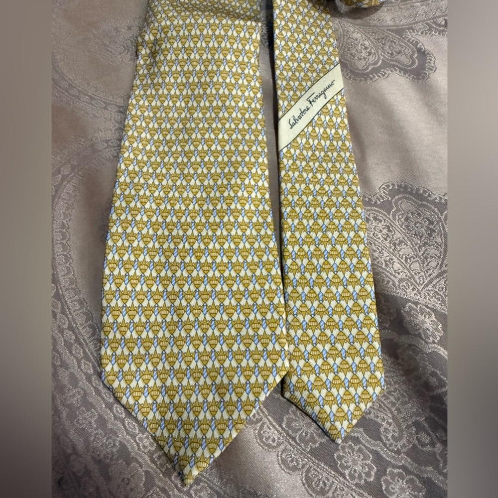 Salvatore Ferragamo Mens Yellow Silk Tie - Picture 4 of 6
